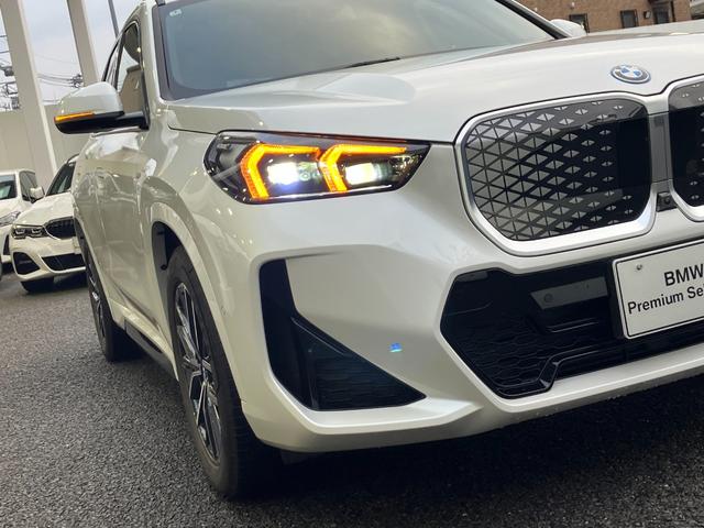 iX1 新車保証付 レンタカー登録弊社デモカー テクノロジーパッケージ タッチパネル式HDDナビ ヘッドアップディスプレイ ドライビングアシストプロフェッショナル ACC(12枚目)