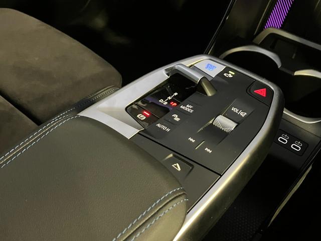 iX1 新車保証付 レンタカー登録弊社デモカー テクノロジーパッケージ タッチパネル式HDDナビ ヘッドアップディスプレイ ドライビングアシストプロフェッショナル ACC(36枚目)