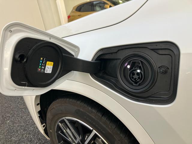 iX1 新車保証付 レンタカー登録弊社デモカー テクノロジーパッケージ タッチパネル式HDDナビ ヘッドアップディスプレイ ドライビングアシストプロフェッショナル ACC(50枚目)