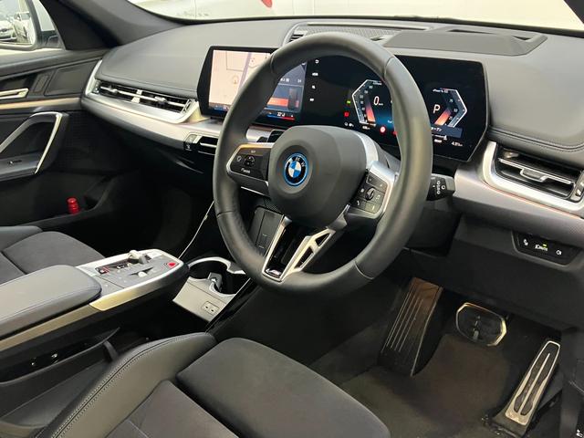 iX1 新車保証付 レンタカー登録弊社デモカー テクノロジーパッケージ タッチパネル式HDDナビ ヘッドアップディスプレイ ドライビングアシストプロフェッショナル ACC(52枚目)
