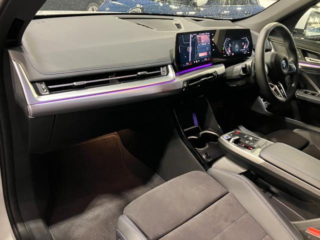 iX1 新車保証付 レンタカー登録弊社デモカー テクノロジーパッケージ タッチパネル式HDDナビ ヘッドアップディスプレイ ドライビングアシストプロフェッショナル ACC(64枚目)