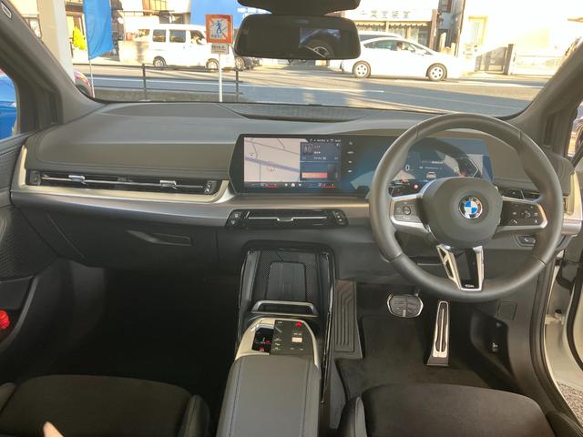 ２シリーズ ２１８ｄアクティブツアラー　Ｍスポーツ　新車保証付　レンタカー登録弊社デモカー　タッチパネル式ＨＤＤナビ　バックカメラ　ＡＣＣ　ドライビングアシスト　パーキングアシスト　１７インチアルミ　シートヒーター（13枚目）