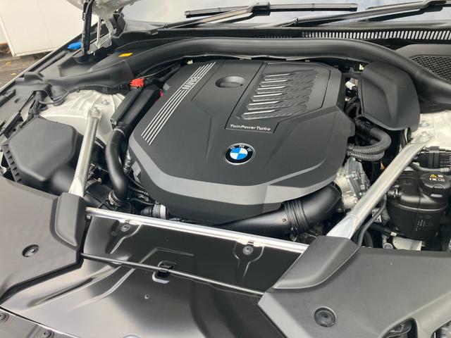 5シリーズ 540i xDriveツーリング Mスポーツ 後期型 3リッター直列6気筒エンジン エクスクルーシブナッパレザーパッケージ 黒レザーコンフォートシート 地デジ付タッチパネル式HDDナビ ACC バックカメラ(4枚目)