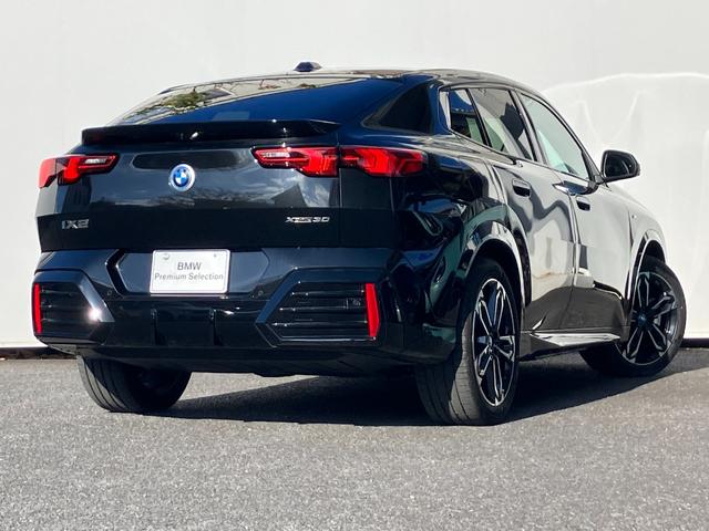 iX2 xDrive 30 Mスポーツ 新車保証付 レンタカー登録弊社デモカー ガラスサンルーフ タッチパネル式HDDナビ フロント+サイド+バック+トップビューカメラ ACC ヘッドアップディスプレイ(10枚目)