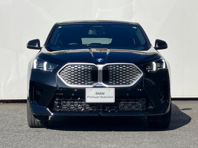 iX2 xDrive 30 Mスポーツ 新車保証付 レンタカー登録弊社デモカー ガラスサンルーフ タッチパネル式HDDナビ フロント+サイド+バック+トップビューカメラ ACC ヘッドアップディスプレイ(11枚目)