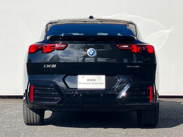 iX2 xDrive 30 Mスポーツ 新車保証付 レンタカー登録弊社デモカー ガラスサンルーフ タッチパネル式HDDナビ フロント+サイド+バック+トップビューカメラ ACC ヘッドアップディスプレイ(12枚目)