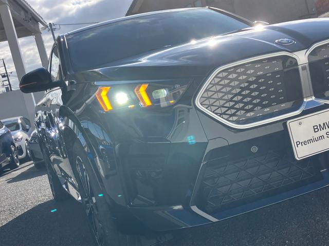 iX2 xDrive 30 Mスポーツ 新車保証付 レンタカー登録弊社デモカー ガラスサンルーフ タッチパネル式HDDナビ フロント+サイド+バック+トップビューカメラ ACC ヘッドアップディスプレイ(15枚目)