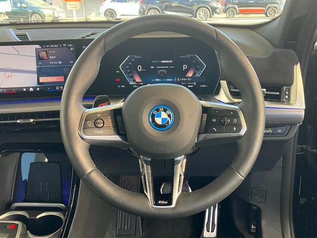 iX2 xDrive 30 Mスポーツ 新車保証付 レンタカー登録弊社デモカー ガラスサンルーフ タッチパネル式HDDナビ フロント+サイド+バック+トップビューカメラ ACC ヘッドアップディスプレイ(39枚目)