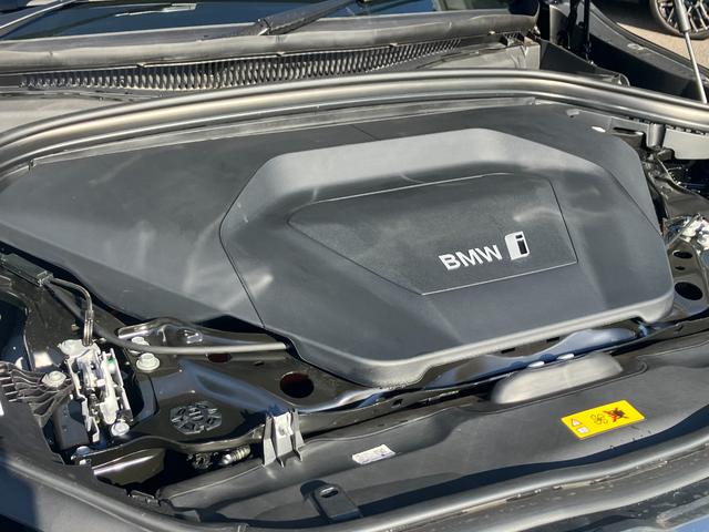 iX2 xDrive 30 Mスポーツ 新車保証付 レンタカー登録弊社デモカー ガラスサンルーフ タッチパネル式HDDナビ フロント+サイド+バック+トップビューカメラ ACC ヘッドアップディスプレイ(50枚目)