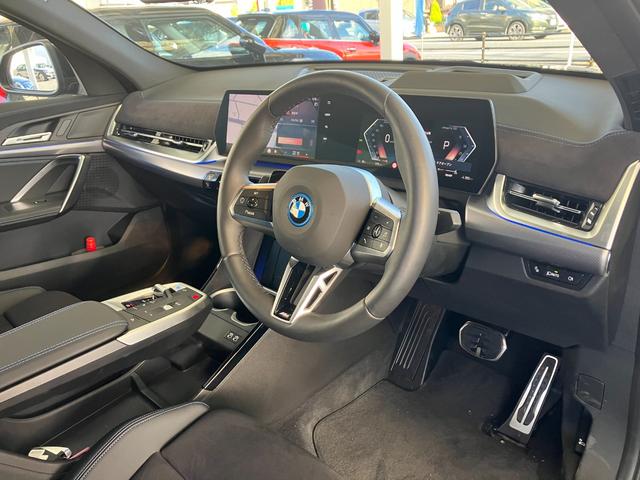 iX2 xDrive 30 Mスポーツ 新車保証付 レンタカー登録弊社デモカー ガラスサンルーフ タッチパネル式HDDナビ フロント+サイド+バック+トップビューカメラ ACC ヘッドアップディスプレイ(58枚目)