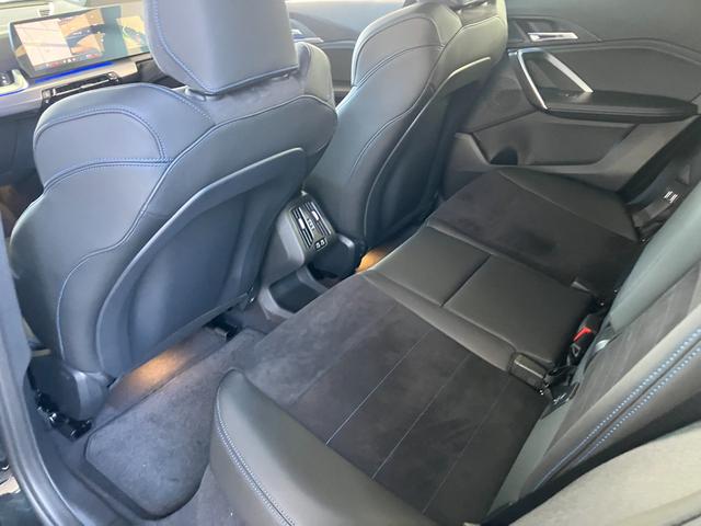 iX2 xDrive 30 Mスポーツ 新車保証付 レンタカー登録弊社デモカー ガラスサンルーフ タッチパネル式HDDナビ フロント+サイド+バック+トップビューカメラ ACC ヘッドアップディスプレイ(72枚目)