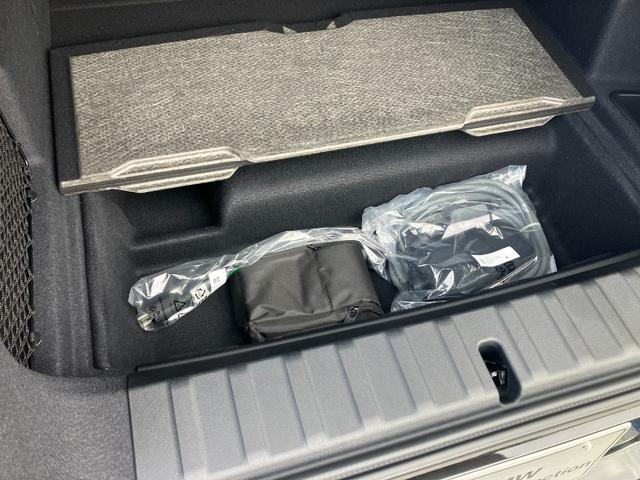 iX2 xDrive 30 Mスポーツ 新車保証付 レンタカー登録弊社デモカー ガラスサンルーフ タッチパネル式HDDナビ フロント+サイド+バック+トップビューカメラ ACC ヘッドアップディスプレイ(75枚目)