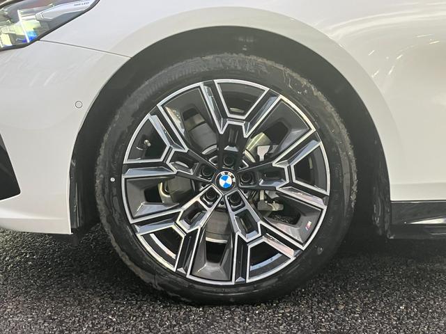 5シリーズ 523d xDriveツーリング Mスポーツ レンタカー登録弊社デモカー コンフォートドライビングパッケージ 20インチアルミ 黒レザーシート 地デジ付タッチパネル式HDDナビ ACC アダプティブサスペンション(11枚目)