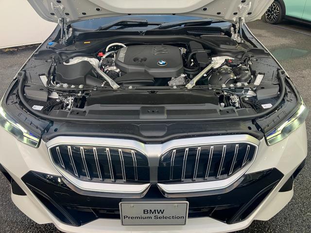 5シリーズ 523d xDriveツーリング Mスポーツ レンタカー登録弊社デモカー コンフォートドライビングパッケージ 20インチアルミ 黒レザーシート 地デジ付タッチパネル式HDDナビ ACC アダプティブサスペンション(13枚目)