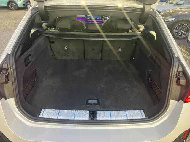 5シリーズ 523d xDriveツーリング Mスポーツ レンタカー登録弊社デモカー コンフォートドライビングパッケージ 20インチアルミ 黒レザーシート 地デジ付タッチパネル式HDDナビ ACC アダプティブサスペンション(76枚目)