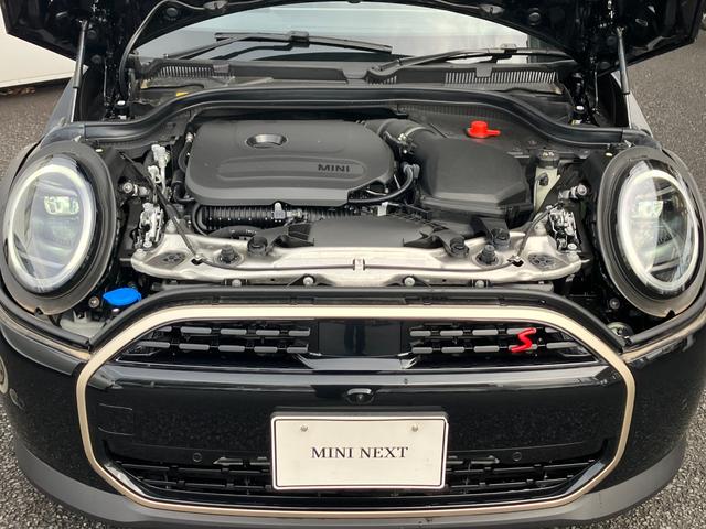ＭＩＮＩ クーパーＳ　フェイバリット・トリム　新車保証付　走行０．１万Ｋｍ　レンタカー登録弊社デモカー　Ｍパッケージ　フェイバードトリム　１８インチアルミ　電動ベスキンナイトシェードブルーシート　ハーマンカードンスピーカー（11枚目）