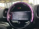 人気のヘッドアップディスプレイ!現在の車速、ナビゲーション・システムによるルート案内の矢印表示、チェック・コントロール、前車接近警告など、さまざまな情報をドライバーの視界内に直接表示いたします!