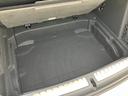 トランクフロア下にも充実の収納スペース!