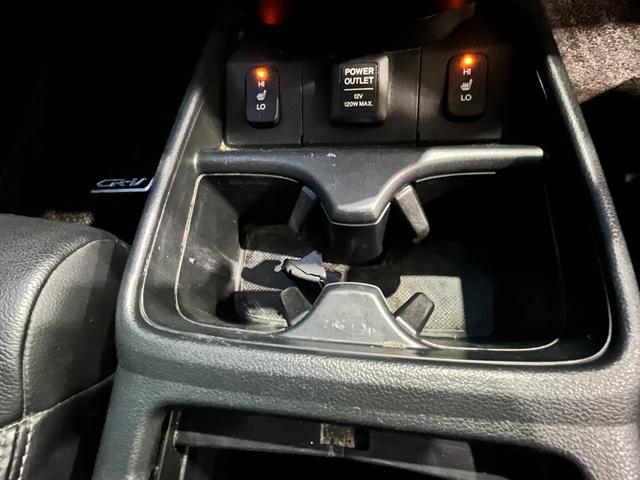 ＣＲ－Ｖ ２０Ｇ　本革パワーシート・サンルーフ・純正ＨＤＤナビ・フルセグＴＶ・リアカメラ・ＣＤＤＶＤ再生・スマートキー・ＥＴＣ・サイドＳＲＳエアーバッグ・純正１７インチアルミホイール・ＨＩＤヘッドライト・フォグライト（29枚目）