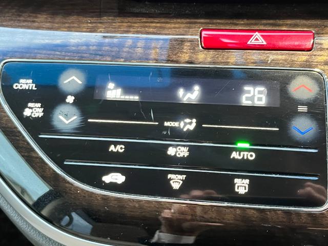 エアコンはオートですので一年中快適なドライブが楽しめます。