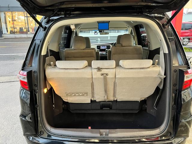 ラゲッジルームです。バックドアが大きく開きますので、お荷物の出し入れが楽々です。