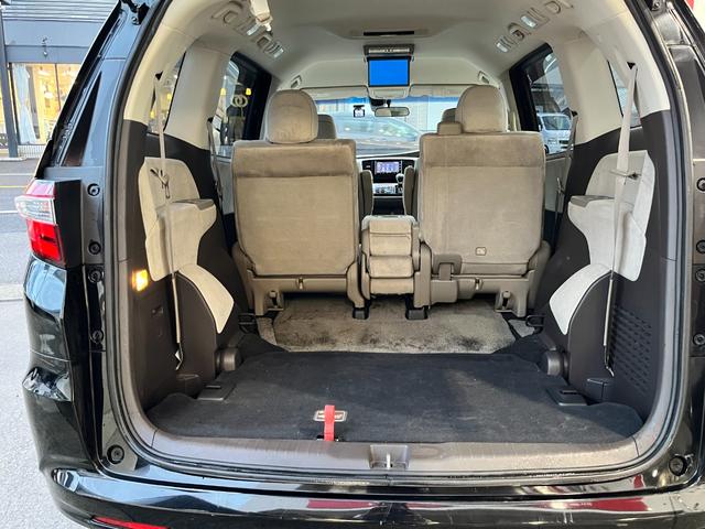サードシートを格納しますと大きなスペースが確保出来ます。