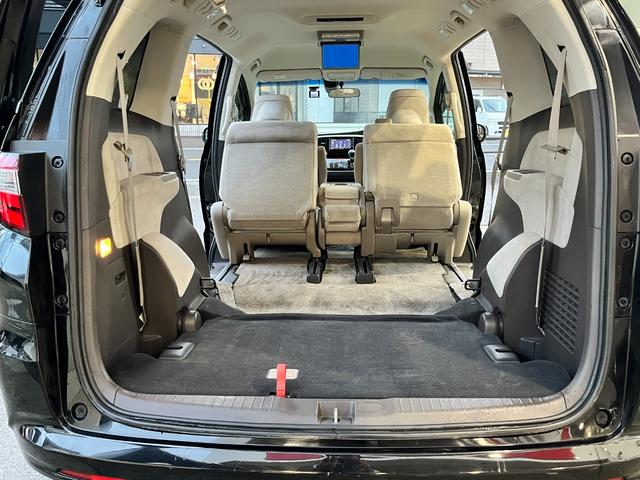 セカンドシートを前方に移動させればもっと大きなラゲッジになります。
