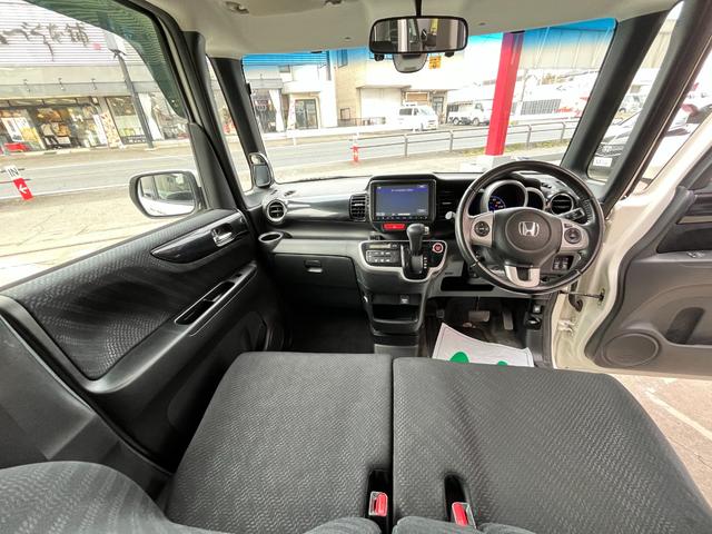 N-BOXカスタム G・ターボAパッケージ 衝突軽減装置・純正ナビ・Rバックカメラ・HIDヘッドライト・フォグライト・ETC・両側パワースライドドア・純正15インチアルミホイール・パドルシフト・スマートキー・Bluetoothオーディオ(9枚目)