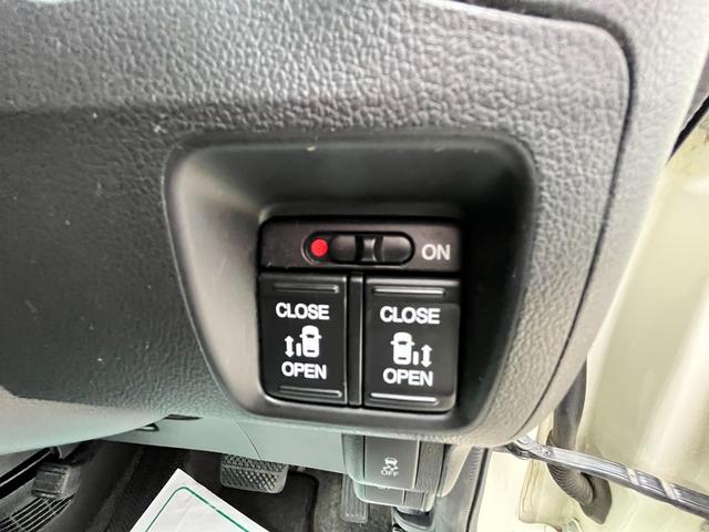 N-BOXカスタム G・ターボAパッケージ 衝突軽減装置・純正ナビ・Rバックカメラ・HIDヘッドライト・フォグライト・ETC・両側パワースライドドア・純正15インチアルミホイール・パドルシフト・スマートキー・Bluetoothオーディオ(20枚目)