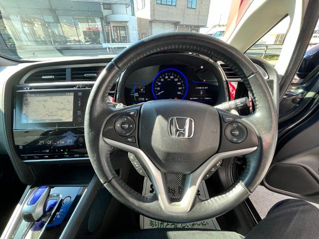 シャトル ハイブリッドZ 衝突軽減装置・純正ナビ・Rバックカメラ・ETC・LEDヘッドライト・フォグライト・シートヒーター・オートリトラ・純正ドラレコ・スマートキー・HDMI・Bluetoothオーディオ(17枚目)