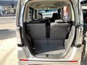 ラゲッジルームです。バックドアが大きく開きますので、お荷物の出し入れが楽々です。