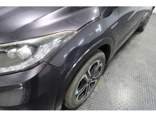 左側フロントフェンダー凹みがございます。こちらは現状での販売になります