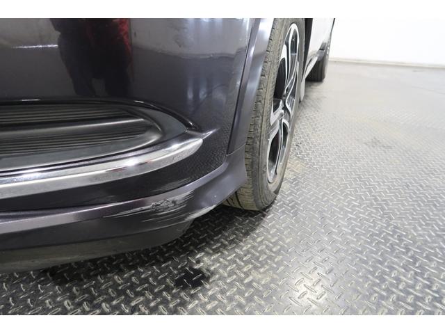 フロントバンパー左側下部に傷がございます。こちらは現状での販売になります。