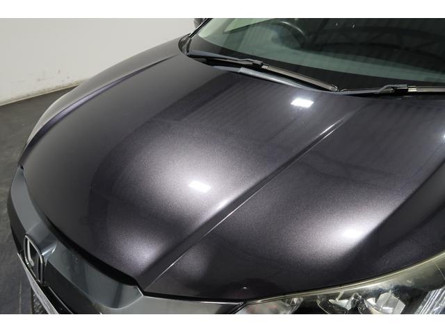 ボンネットに傷がございます。こちらは現状での販売になります。