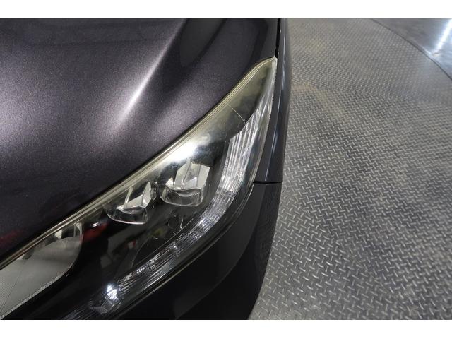 左側ヘッドライトにくもりが傷がございます。こちらは現状での販売になります。