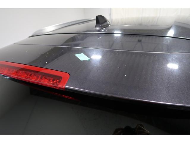 リヤゲート上部に傷がございます。こちらは現状での販売になります。
