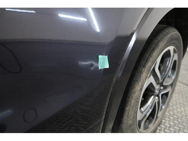 左側リヤドアに凹みがございます。こちらは現状での販売になります