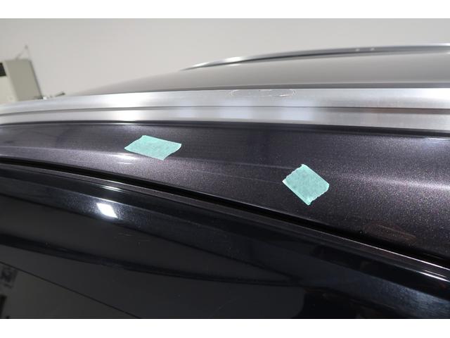 左側ルーフサイドに傷がございます。こちらは現状での販売になります。