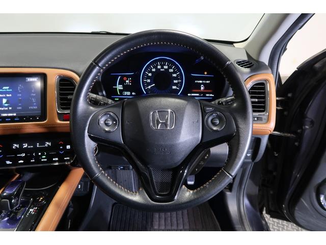 走行中、ナビやオーディオ操作などステアリングスイッチで操作が可能です◎