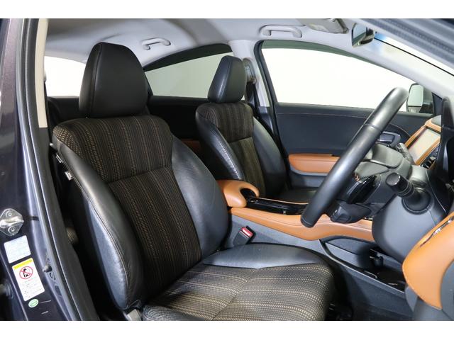 すわり心地の良い運転席・助手席です。長時間のドライブの疲れ軽減に貢献します。どうぞ快適なドライブを♪