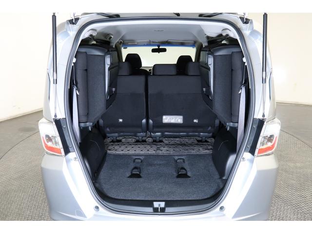 フリード Ｇジャストセレクション　ホンダ認定中古車　ワンオーナー　純正ナビ　フルセグＴＶ　ミュージックサーバー　バックカメラ　ＥＴＣ　ステアリングスイッチ　片側電動スライドドア　ＨＩＤライト　フルオートＡＣ　７人乗り　スマートキー（4枚目）