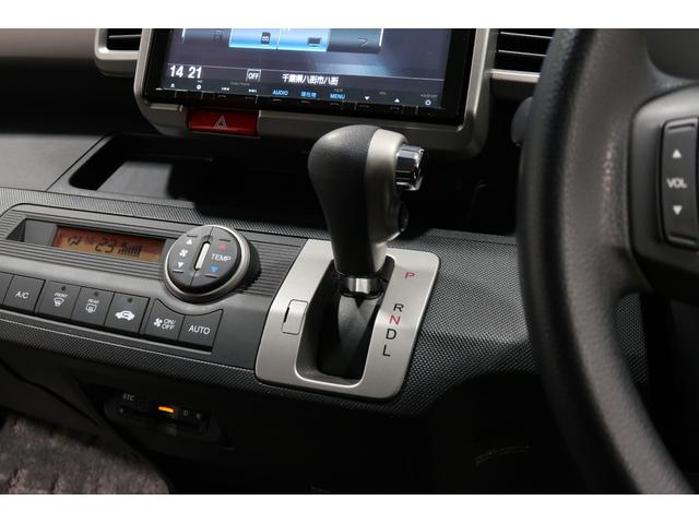 フリード Ｇジャストセレクション　ホンダ認定中古車　ワンオーナー　純正ナビ　フルセグＴＶ　ミュージックサーバー　バックカメラ　ＥＴＣ　ステアリングスイッチ　片側電動スライドドア　ＨＩＤライト　フルオートＡＣ　７人乗り　スマートキー（14枚目）