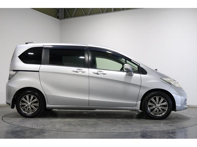 フリード Ｇジャストセレクション　ホンダ認定中古車　ワンオーナー　純正ナビ　フルセグＴＶ　ミュージックサーバー　バックカメラ　ＥＴＣ　ステアリングスイッチ　片側電動スライドドア　ＨＩＤライト　フルオートＡＣ　７人乗り　スマートキー（25枚目）