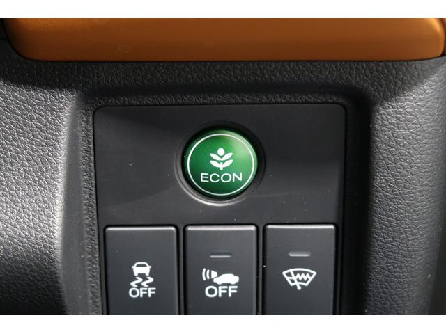 ヴェゼル ハイブリッドＺ　ホンダ認定中古車ワンオーナー／ドラレコ／ナビ／Ｂｌｕｅｔｏｏｔｈ／地デジフルセグ／ＵＳＢポート／バックカメラ／ＥＴＣ車載器／スマートキー／シートヒーター／ＬＥＤヘッドライト／衝突被害軽減ブレーキ／（15枚目）