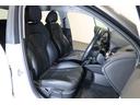 すわり心地の良い本革シートの運転席・助手席です。長時間のドライブの疲れ軽減に貢献します。どうぞ快適なドライブを♪