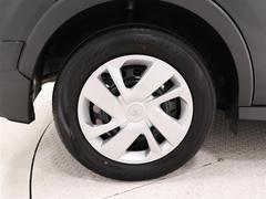 タイヤサイズは１９５／６５Ｒ１６！納車前の点検時にタイヤ交換させていただきます！ホイールキャップに傷があります。 6