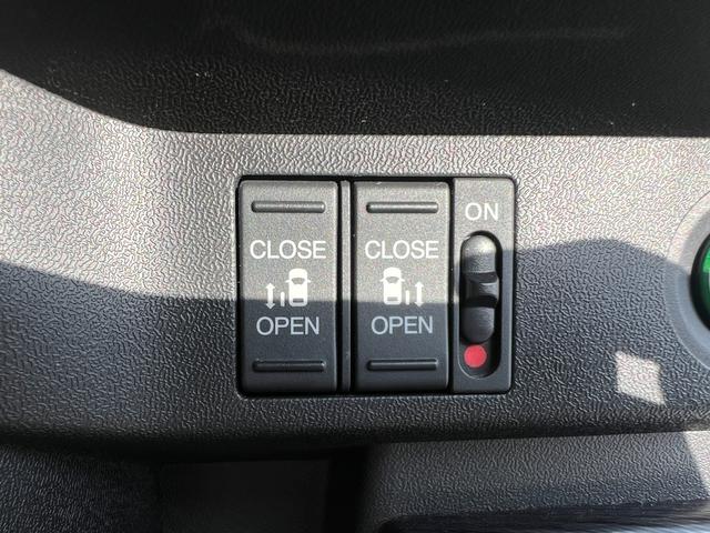 ステップワゴンスパーダ スパーダ・クールスピリットホンダセンシング　サイドエアバック　スマートキ　左右電動スライドドア　バックモニタ　地ＴＶ　ナビ＆ＴＶ　三列シート　ＵＳＢ　助手席エアバッグ　ＡＡＣ　横滑り防止機能　ＡＢＳ（7枚目）