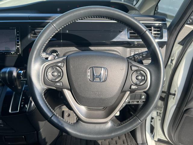 ステップワゴンスパーダ スパーダ・クールスピリットホンダセンシング　サイドエアバック　スマートキ　左右電動スライドドア　バックモニタ　地ＴＶ　ナビ＆ＴＶ　三列シート　ＵＳＢ　助手席エアバッグ　ＡＡＣ　横滑り防止機能　ＡＢＳ（13枚目）