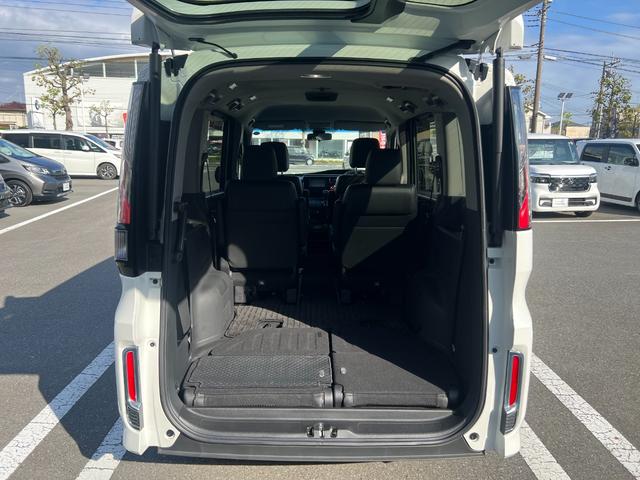 ステップワゴンスパーダ スパーダ・クールスピリットホンダセンシング　サイドエアバック　スマートキ　左右電動スライドドア　バックモニタ　地ＴＶ　ナビ＆ＴＶ　三列シート　ＵＳＢ　助手席エアバッグ　ＡＡＣ　横滑り防止機能　ＡＢＳ（21枚目）