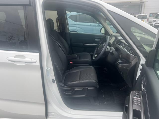 フリードハイブリッド ハイブリッド・Gホンダセンシング 軽減ブレーキ キーフリーシステム 記録簿 DVD再生可能 サイドカーテンエアバック 後カメラ Aクルーズ LEDヘッドランプ シートH 横滑防止 ドライブレコーダ(20枚目)